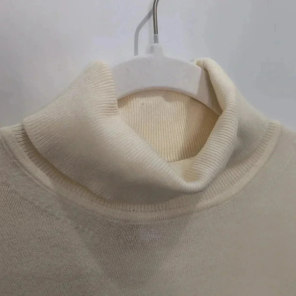 Free Assembly Women's Turtle Neck - Picture 7 of 9